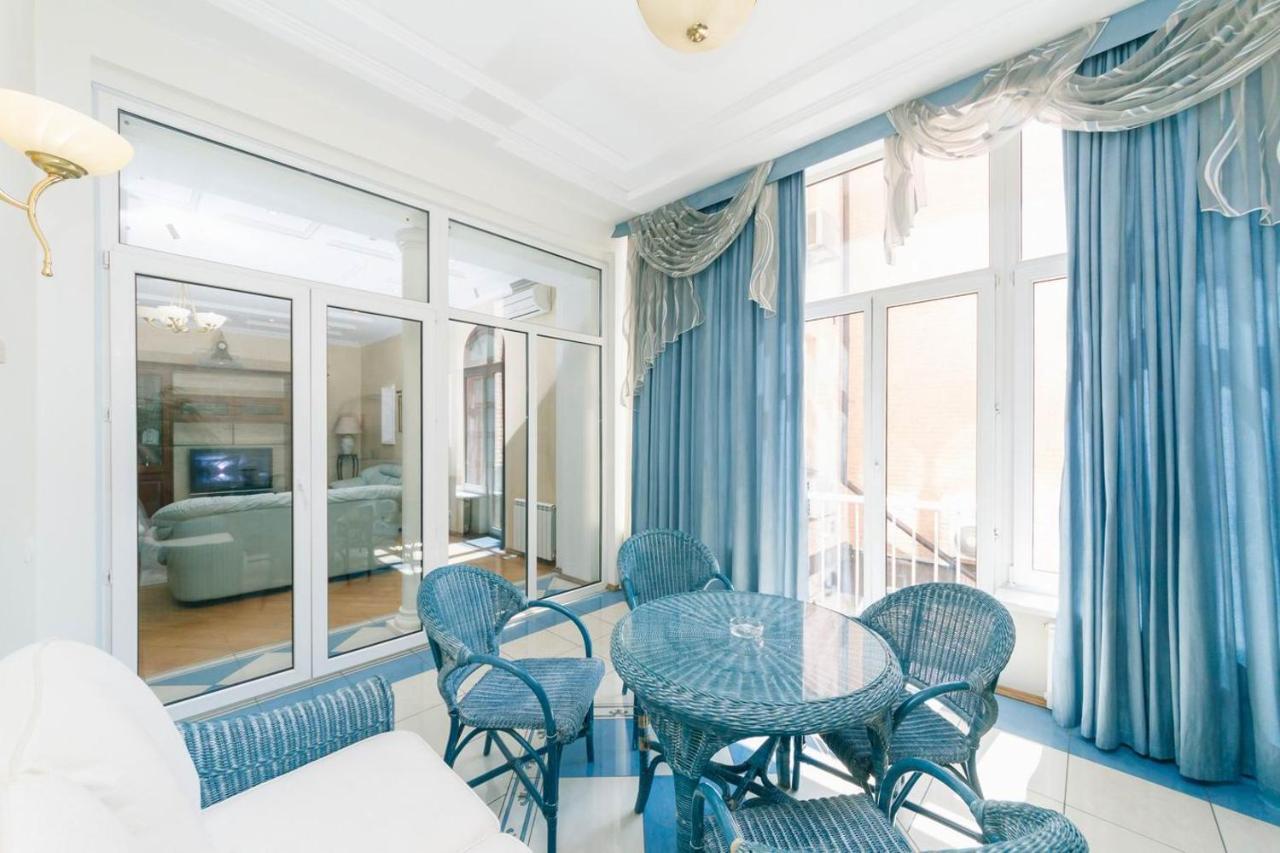 Apartament On Independence Square Kiev Esterno foto