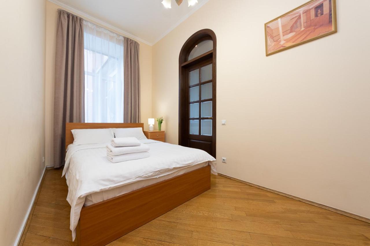 Apartament On Independence Square Kiev Esterno foto
