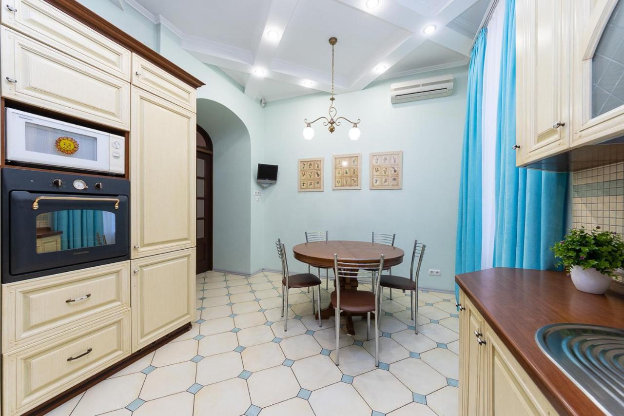 Apartament On Independence Square Kiev Esterno foto