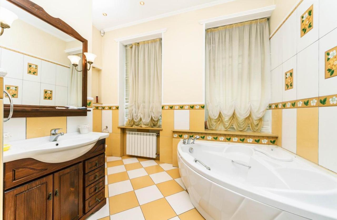 Apartament On Independence Square Kiev Esterno foto