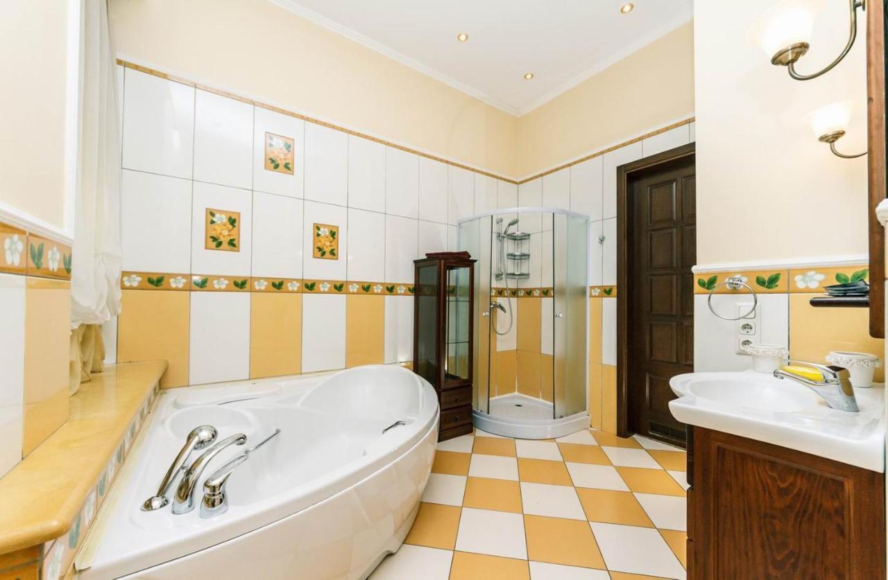 Apartament On Independence Square Kiev Esterno foto