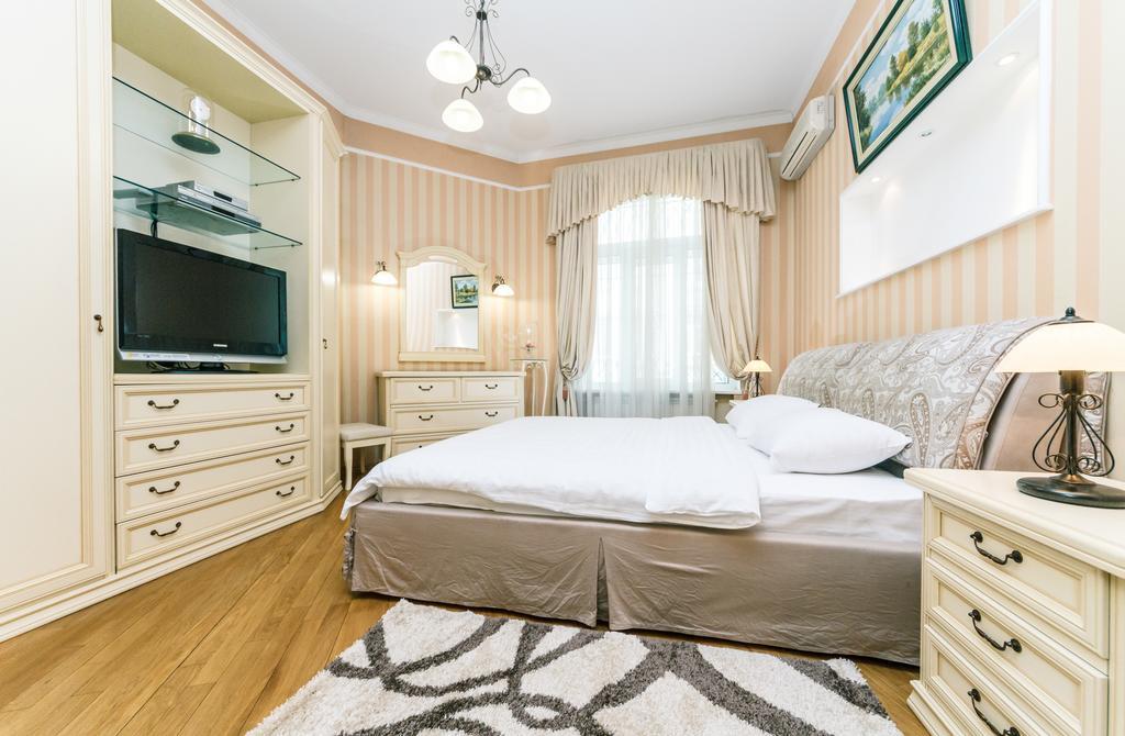 Apartament On Independence Square Kiev Esterno foto