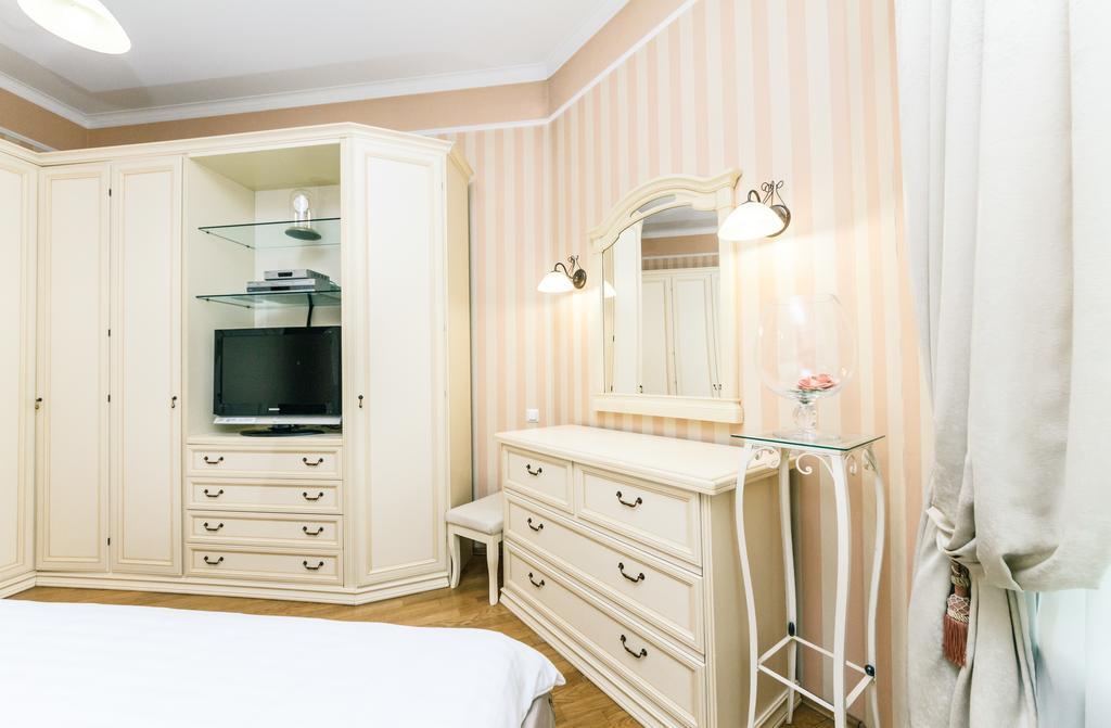 Apartament On Independence Square Kiev Esterno foto