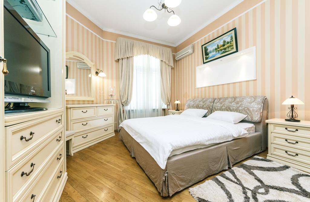 Apartament On Independence Square Kiev Esterno foto