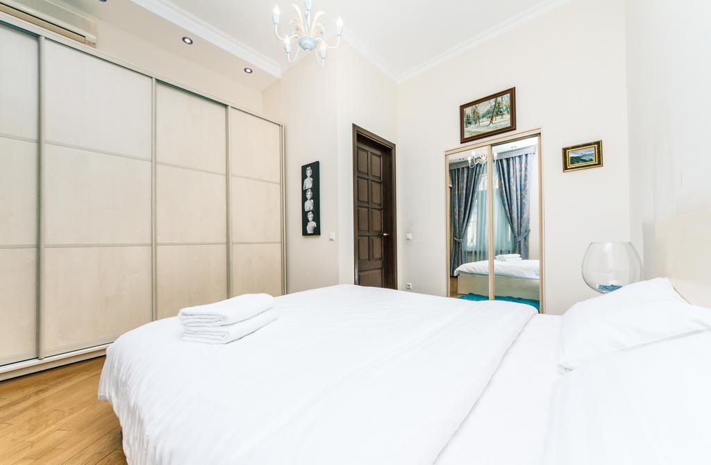 Apartament On Independence Square Kiev Esterno foto