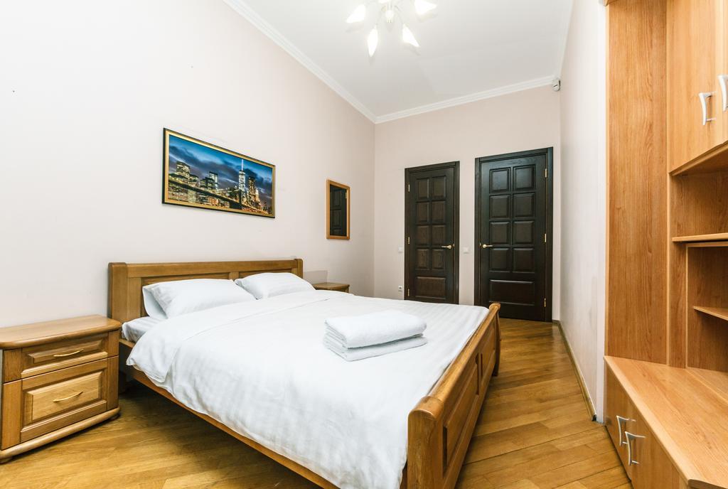 Apartament On Independence Square Kiev Esterno foto