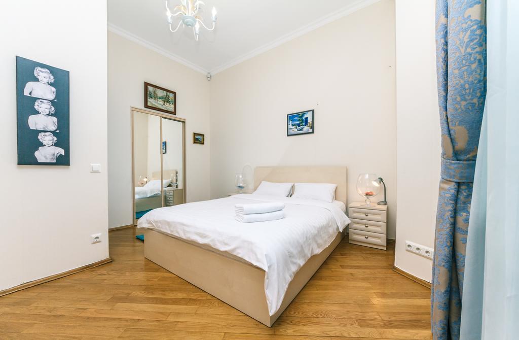 Apartament On Independence Square Kiev Esterno foto